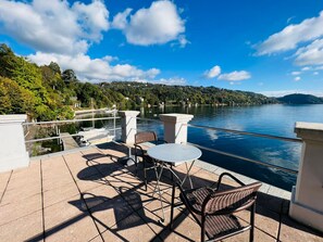 Outdoor dining - Cozy apartment with a view of Lake Orta. (Piemonte)