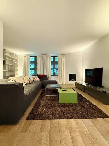 Spacious Sablon House, Comfort & Premium Living for 6