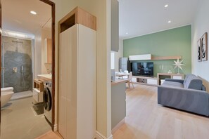 Interior - GuestHost - Cozy 59mq apartment, perfect for 4 people, located on the first floor of a building without a lift (stairs to access it).The property is located in a well-served residential neighborhood, adjacent to the Historic Center.The Central Station, r (La Spezia)