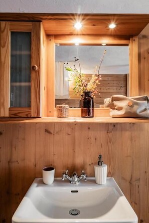 Single Room, Mountain View | Bathroom | Hair dryer, towels, soap, shampoo - Resterhöhe Berggasthaus & Lodge (Mittersill)