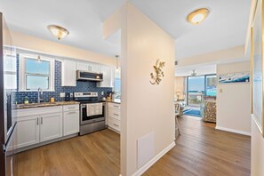 Leilighet – signature, 3 soverom, ikke-røyk, balkong | Eget kjøkken | Kjøleskap, mikrobølgeovn, ovn og kokeplater