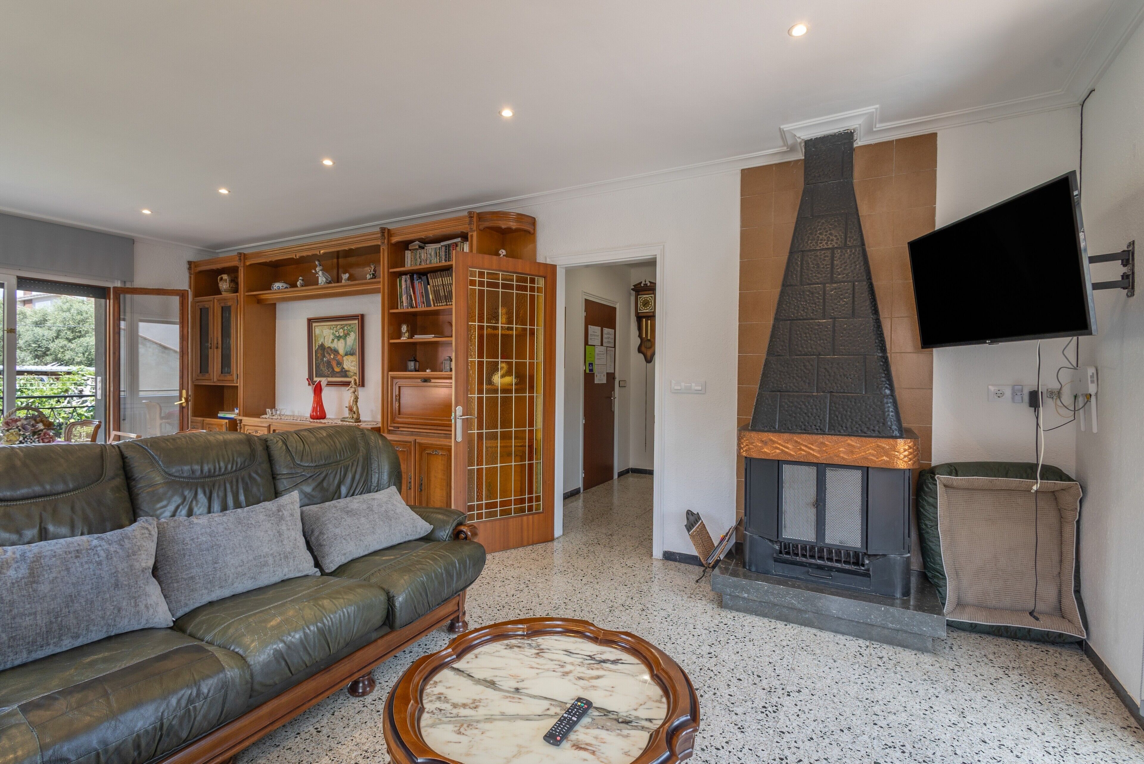 TV, fireplace, table tennis