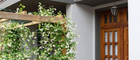 تفاصيل الفندق من الخارج