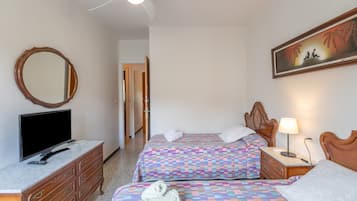 Iron/ironing board, WiFi, bed sheets