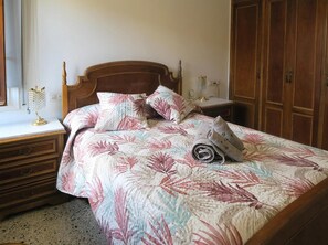 Iron/ironing board, WiFi, bed sheets - Ca la Rossita in Sant Jaume de Llierca (Sant Jaume de Llierca)
