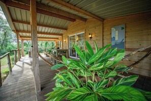 Chalé, vista para o parque | Terraço/pátio
