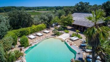 Piscine extérieure (ouverte en saison)