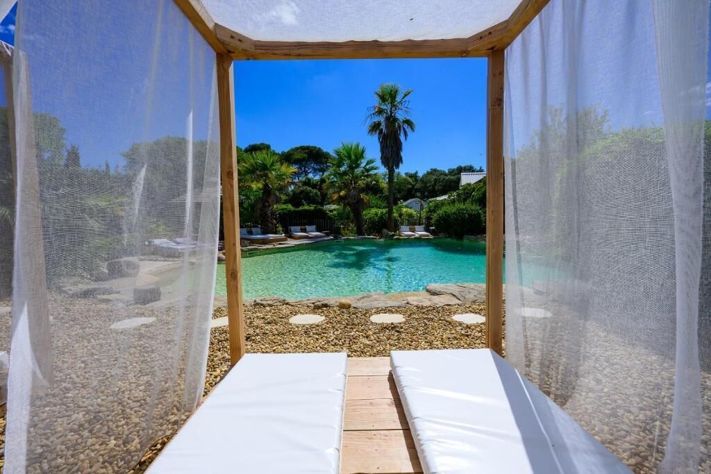 Seasonal outdoor pool