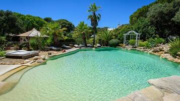 Alberca al aire libre por temporada