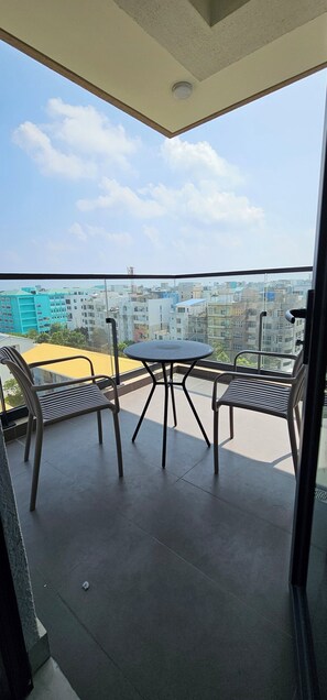 Outdoor dining - Skyline Stay Apartment (Malé)
