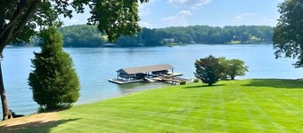 Moneta Gem: Modern 3BR Townhome w/ Lake Access & Serene Views