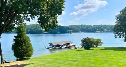 Moneta Gem: Modern 3BR Townhome w/ Lake Access & Serene Views