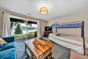 3 bedrooms, iron/ironing board, WiFi, bed sheets - Moneta Gem: Modern 3BR Townhome w/ Lake Access & Serene Views (Moneta)