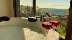 Executive Room | Egyptian cotton sheets, premium bedding, minibar, in-room safe