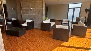 Superior Double Room, Patio, Garden View | Interior