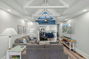 TV - 4BR Channel House-Dock-Linda's Castaway Cottage (North Myrtle Beach)