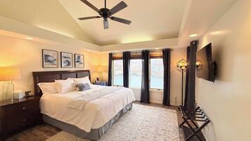 House, Multiple Beds, Patio (Mimosa Mornings) | 5 bedrooms, individually decorated, individually furnished, bed sheets