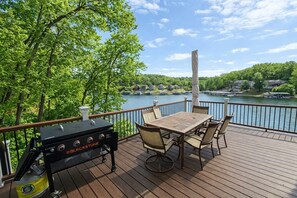 Outdoor dining - Mimosa Mornings Home for 12 (Eldon)