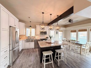 Nhà, nhiều giường, sân hiên (Mimosa Mornings) | Bếp riêng