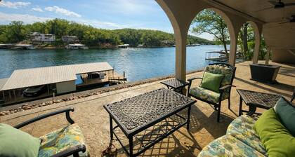 Mimosa Mornings Home for 12