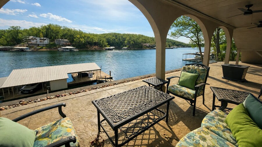 Mimosa Mornings Home for 12