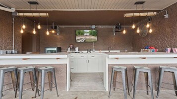 Ferienhaus, Mehrere Betten, Terrasse (Mimosa Mornings) | Bar (in der Unterkunft)
