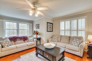 Interior - Knoxville Farmhouse Retreat! Easy Access to Town (Knoxville)