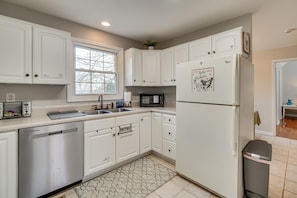 Interior - Knoxville Farmhouse Retreat! Easy Access to Town (Knoxville)