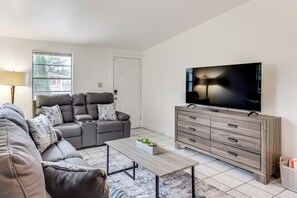 House (3 Bedrooms) | Interior - 2 Mi to Busch Gardens! Family Getaway in Tampa (Tampa)