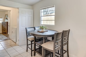 House (3 Bedrooms) | Interior - 2 Mi to Busch Gardens! Family Getaway in Tampa (Tampa)