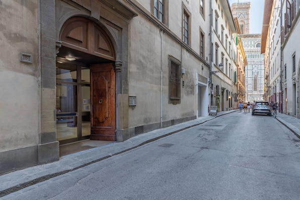 Exterior - Elegant Duomo Loft with Elevator (Firenze)