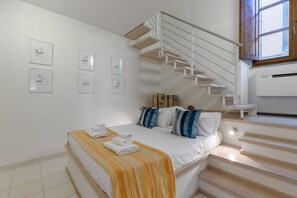 2 bedrooms, desk, iron/ironing board, travel cot - Elegant Duomo Loft with Elevator (Firenze)