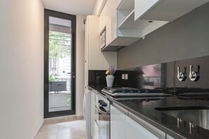 家庭公寓, 城市景觀 | 私人廚房 | 電冰箱、微波爐、烤箱、鍋具/餐盤/廚房用品