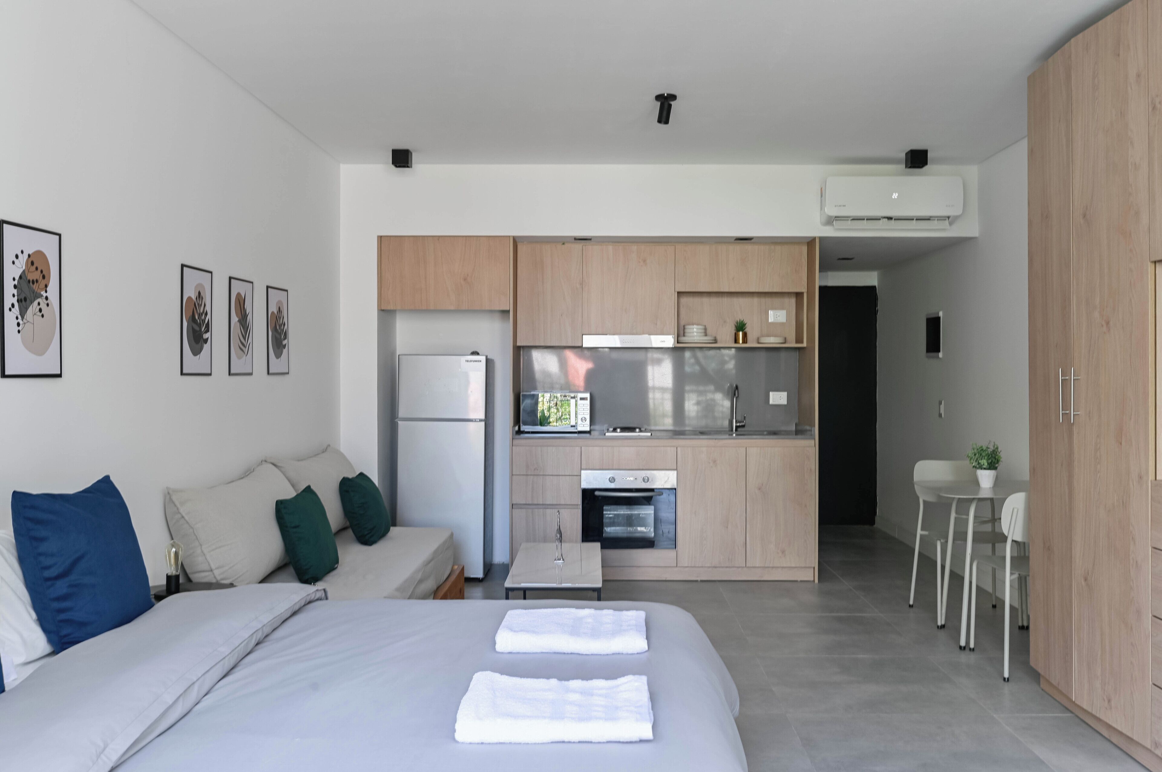 Apartment, City View (2A) | Meja, ruang kerja komputer riba, seterika/papan seterika, Wi-fi percuma 