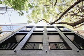 Front of property - MOT Black Ravignani (Buenos Aires)