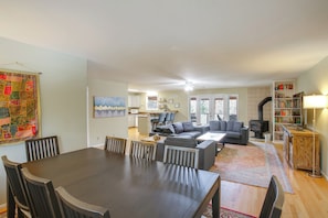 House (2 Bedrooms) | Interior - Silverwood Theme Park + Spirit Lake Retreat (Spirit Lake)