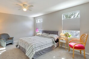 Apartment (3 Bedrooms) | Interior - Steps to River! Unit w/ Fenced Yard in Roebling (Roebling)