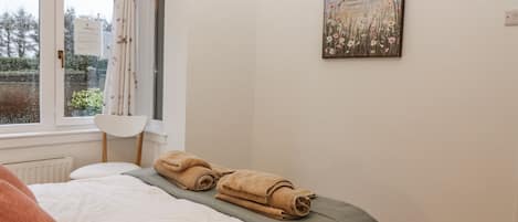 3 عدّة غرف نوم وبديكورات فريدة لكل غرفة وطراز فريد لكل وحدة