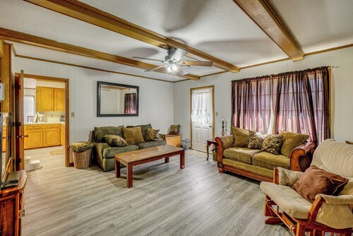 Family Home w/ Yard - 5 Mi to Jackson State Campus