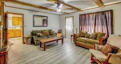 Family Home w/ Yard - 5 Mi to Jackson State Campus