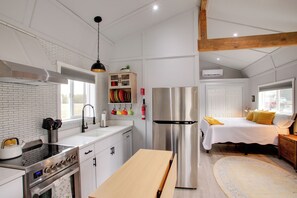 Interior - Bougie Barn 5 mi to Silverwood Theme Park! (Athol)