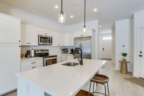 Half-mi to the Triangle! Chic Emmaus Townhome