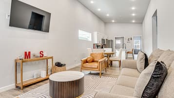 House (3 Bedrooms) | Front of property