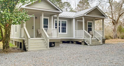 Explore, Shop & Unwind: Serene Gulfport Getaway