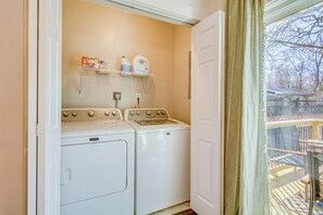 Interior - < 1 Mi to Msu! Updated Springfield House w/ Deck (Springfield)