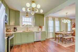 Interior - < 1 Mi to Msu! Updated Springfield House w/ Deck (Springfield)