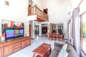 Living area - Big House Flamingo Beach (Playa Flamingo)