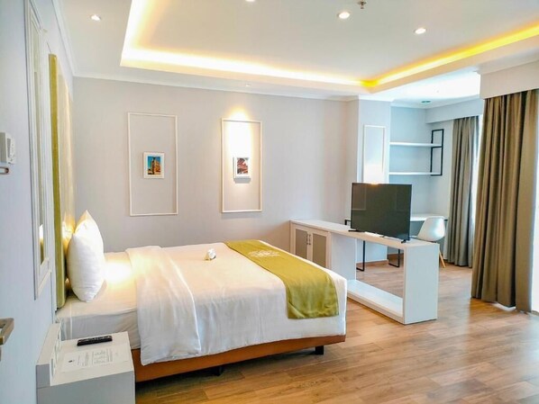 Desk, free WiFi - Dafam Enkadeli Thamrin Jakarta (Jakarta)