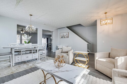 Great for Gatherings! Elegant Atlanta Retreat