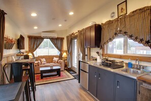 Apartment (0 Bedroom) | Interior - Cozy Couple's Retreat 6 Mi to Lake Pend Oreille (Athol)